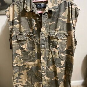 Canyon Guide Men's Camouflage Sleeveless Shirt